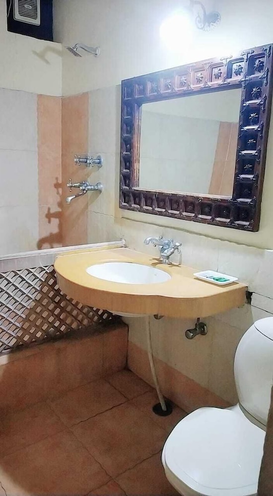 Hotel Sajjan Niwas 32/32