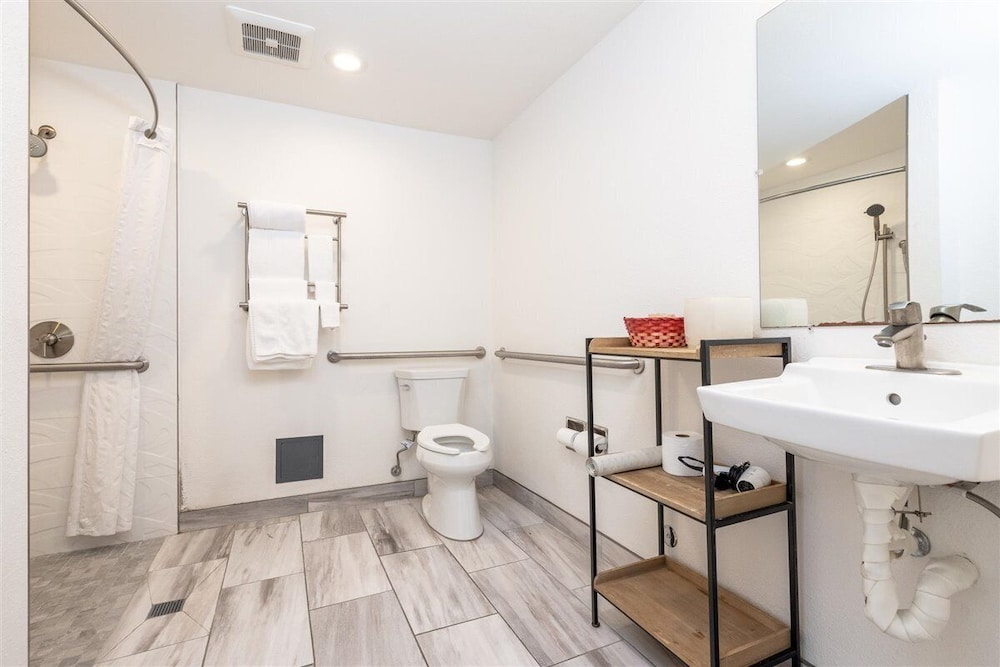 Soma Park Inn – Civic Center 45/50