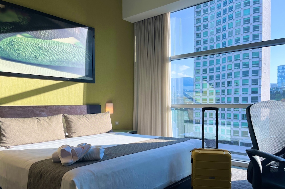 GRAND, SUITE, KING BED, CITY VIEW