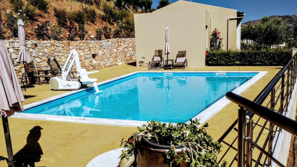 Aksos suites Accessible Accommodation 41/44
