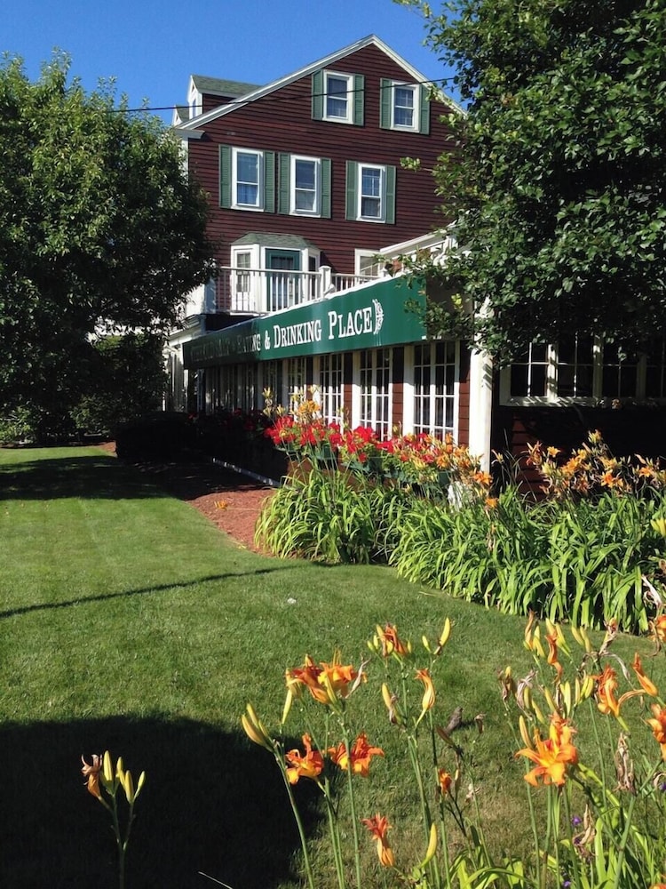 Lamie S Inn And the Old Salt Restaurant 68/73