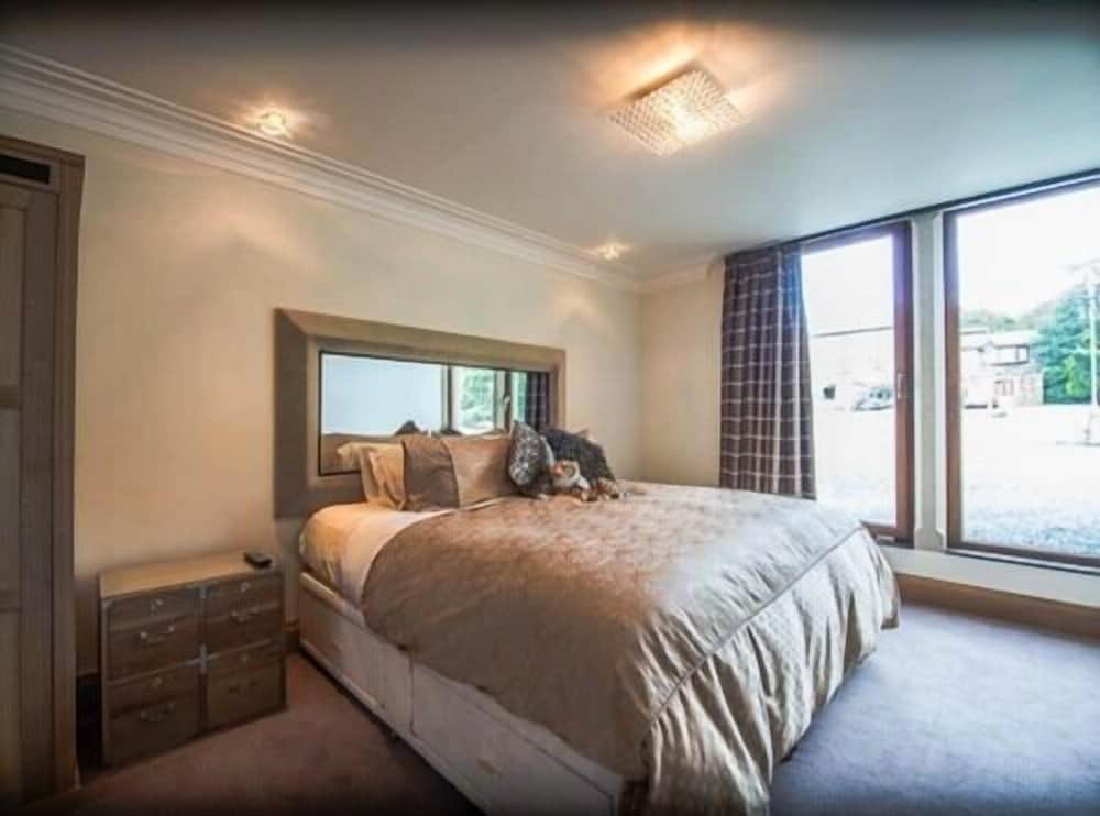 The Saddleworth Hotel 7/42