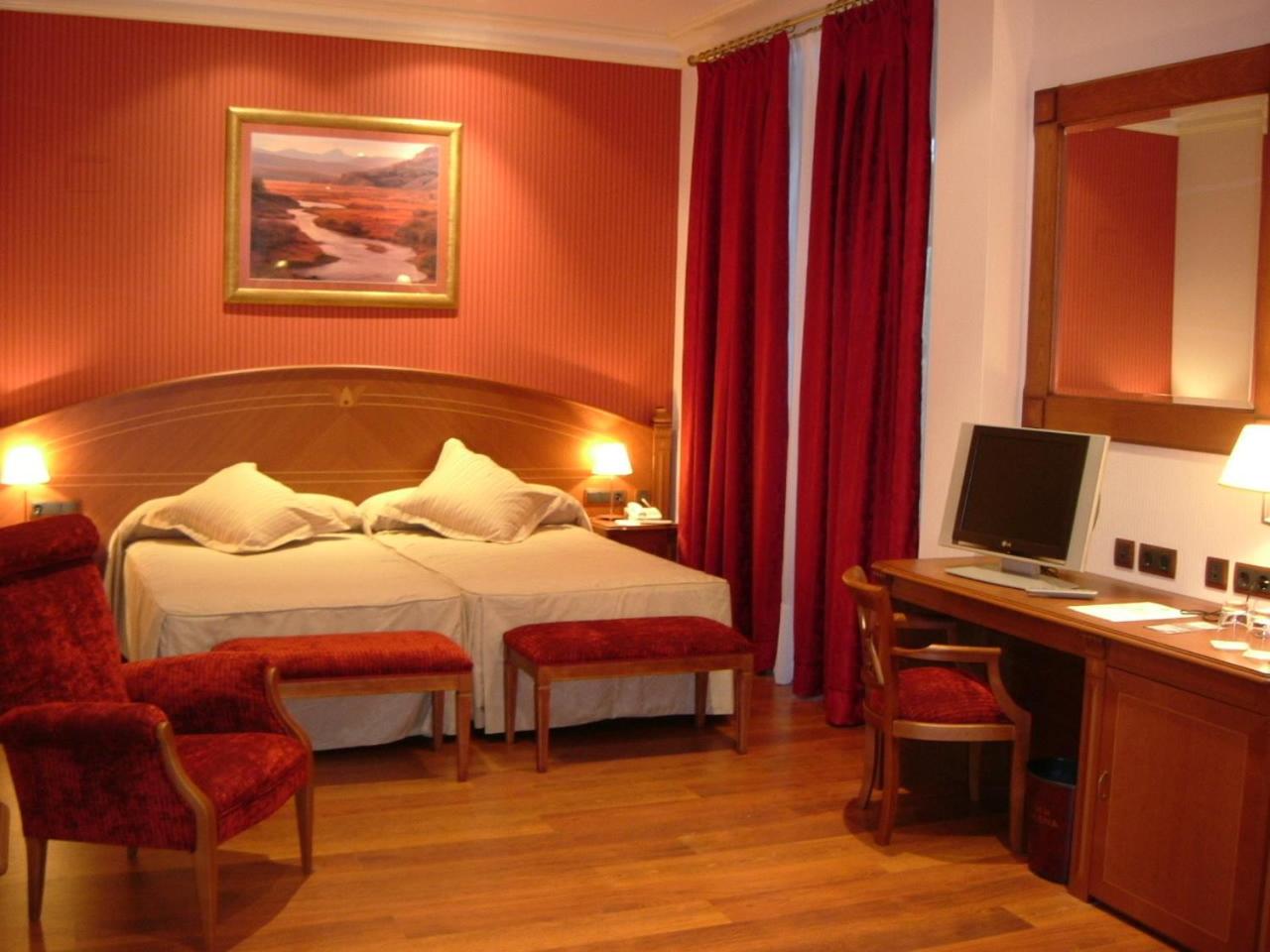 غرفة بسرير مزدوج، Hotel Palacio De La Magdalena 3/10