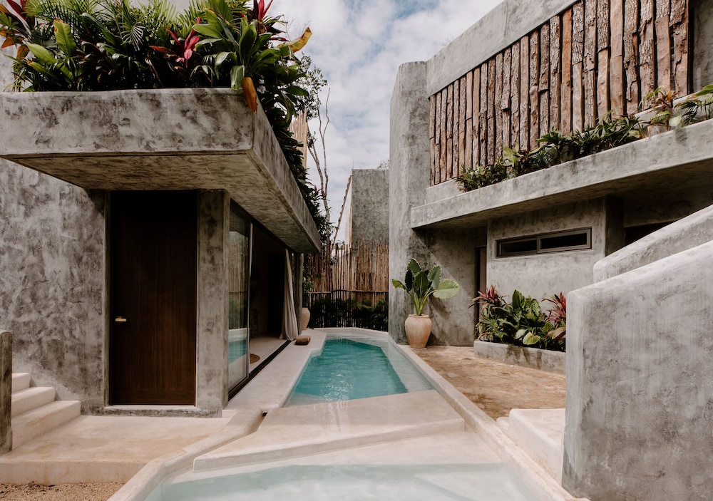Hotel Milam 24/50