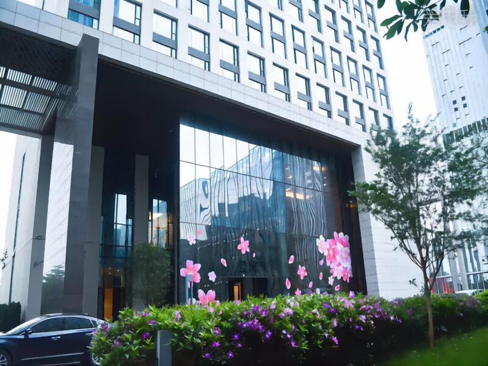 Estay Residence Poly World Trading Center 2/64