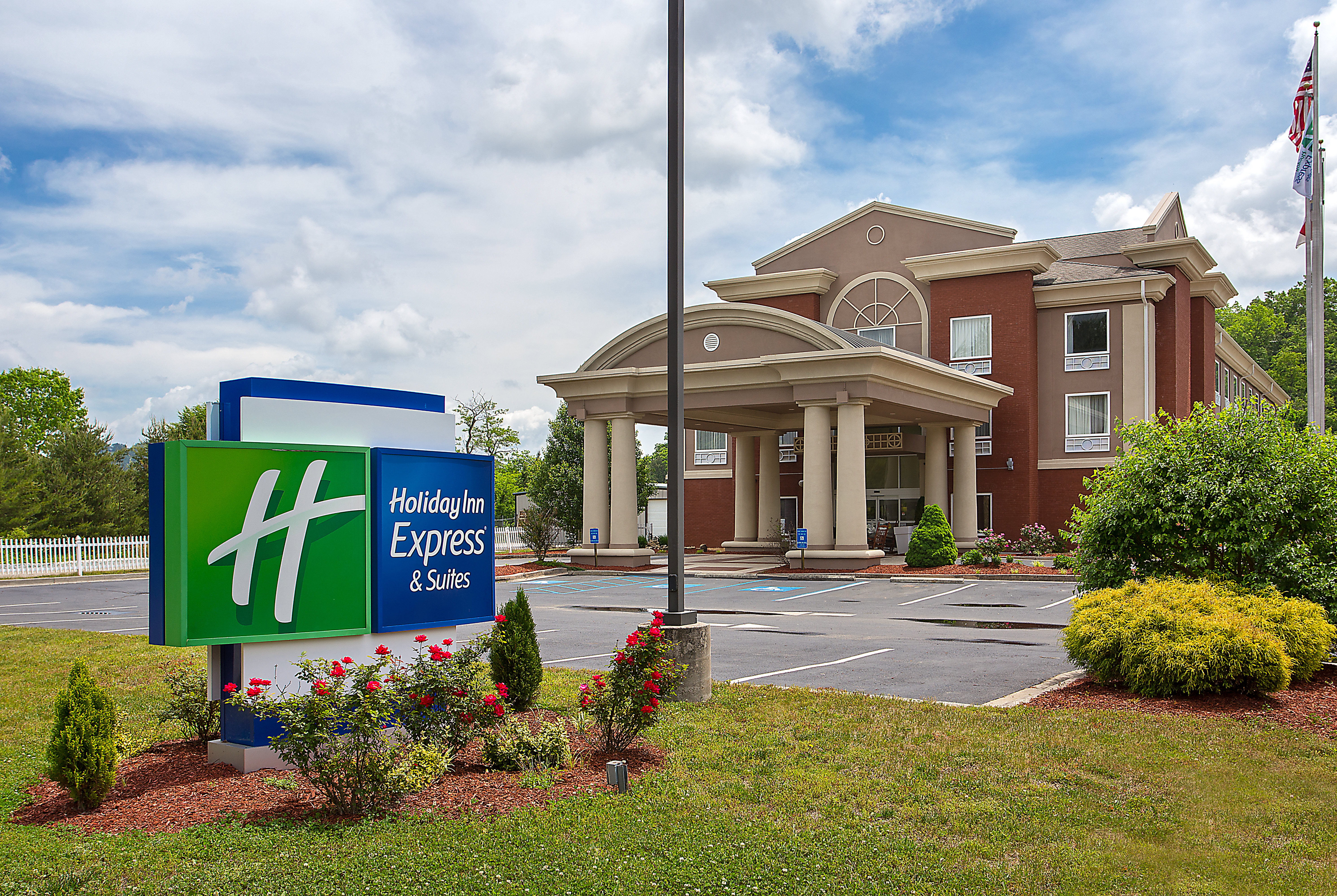 Holiday Inn Express Hotel & Suites Murphy 2/40