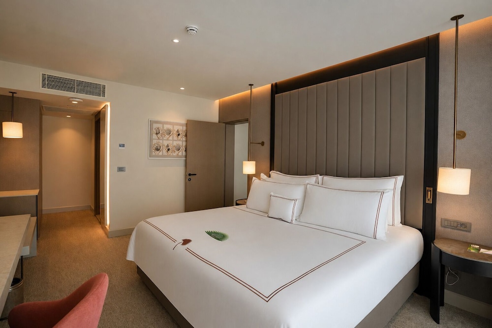 Mirage Park Resort Hotel 32/79