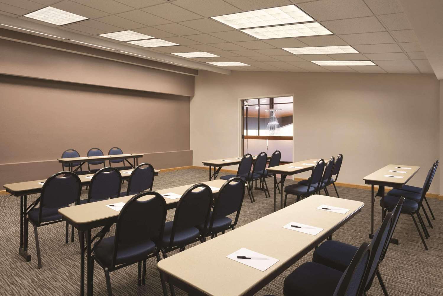 Country Inn & Suites by Radisson Indianapolis East 34/42
