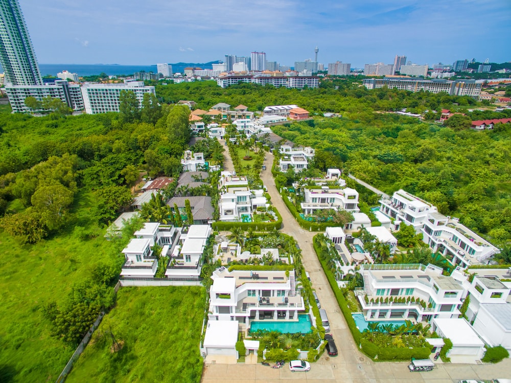 Hollywood Jomtien Beach 23/78