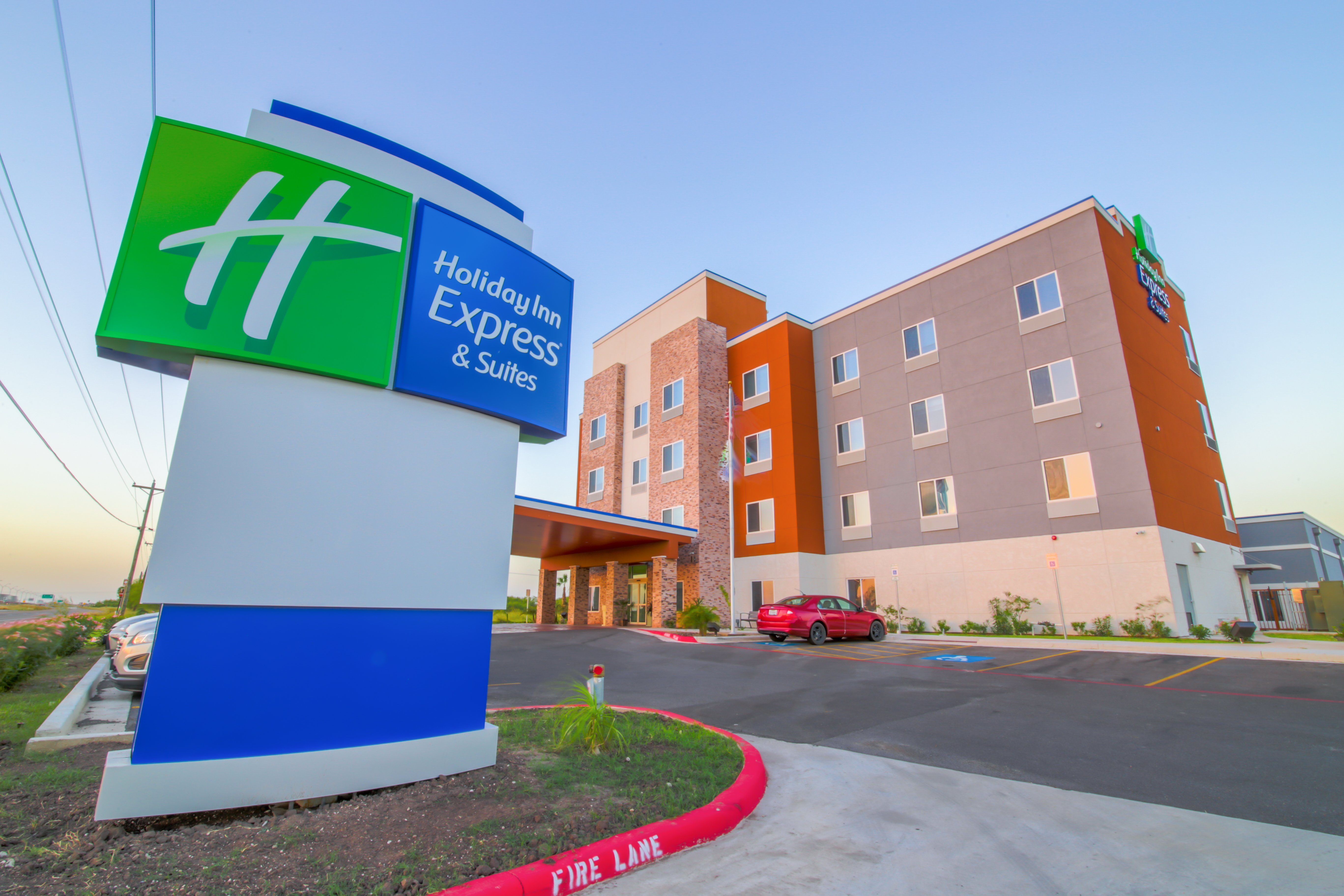 Holiday Inn Express And Suites Raymondville 26/28