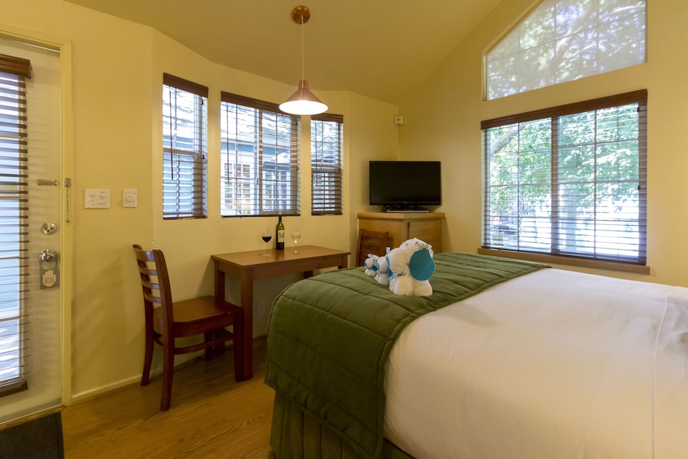 River Pointe Napa Valley Resort 28/43