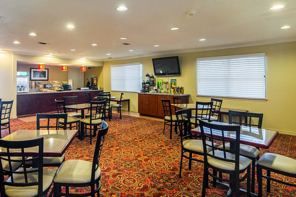 Quality Inn Suites Garland East Dallas 52/56