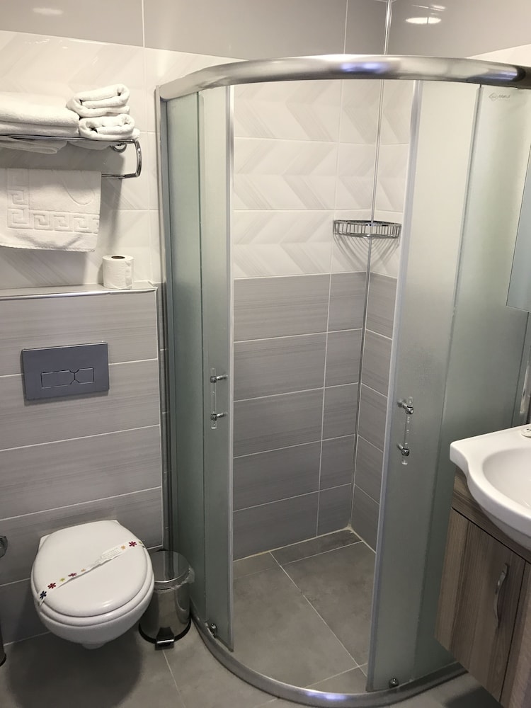 Ayvalik Elisa Otel 26/27