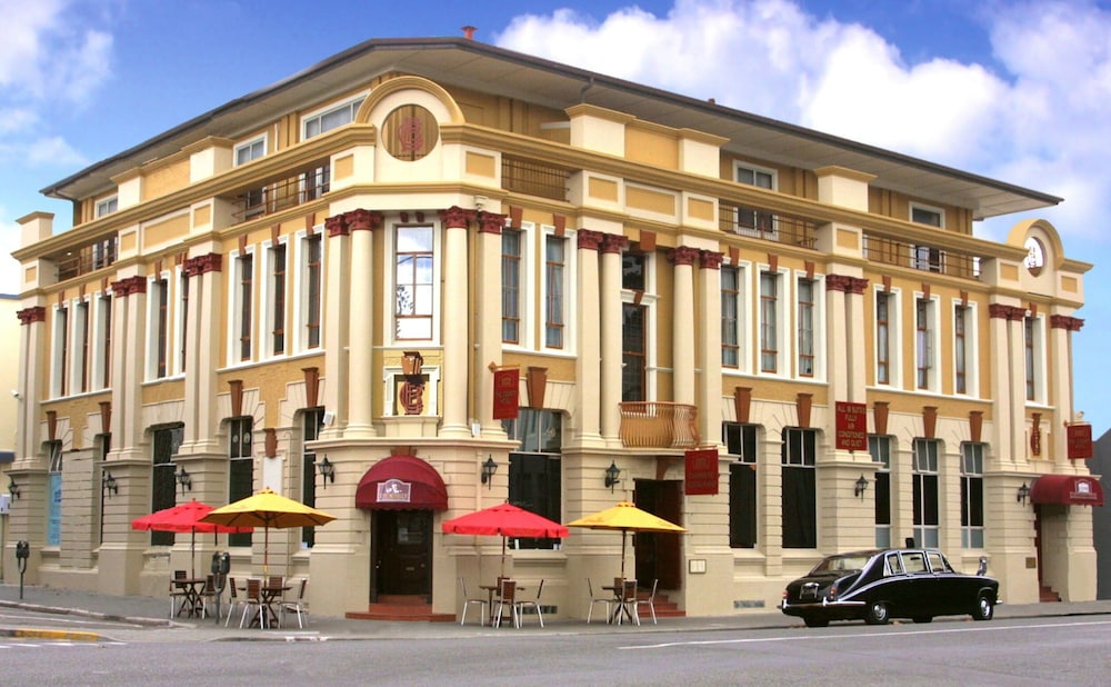 The County Hotel 44/50