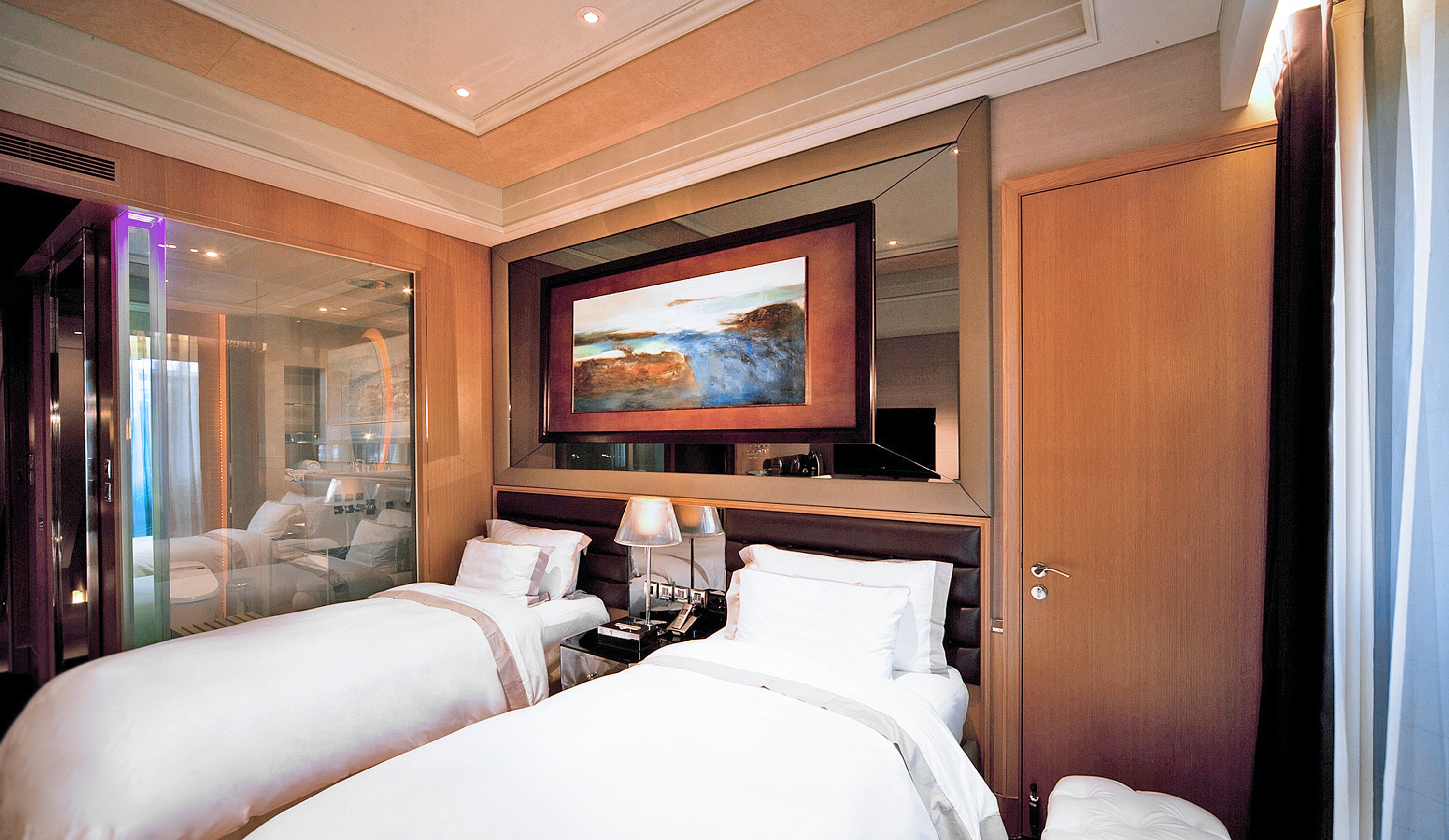 DELUXE, TWIN BEDS