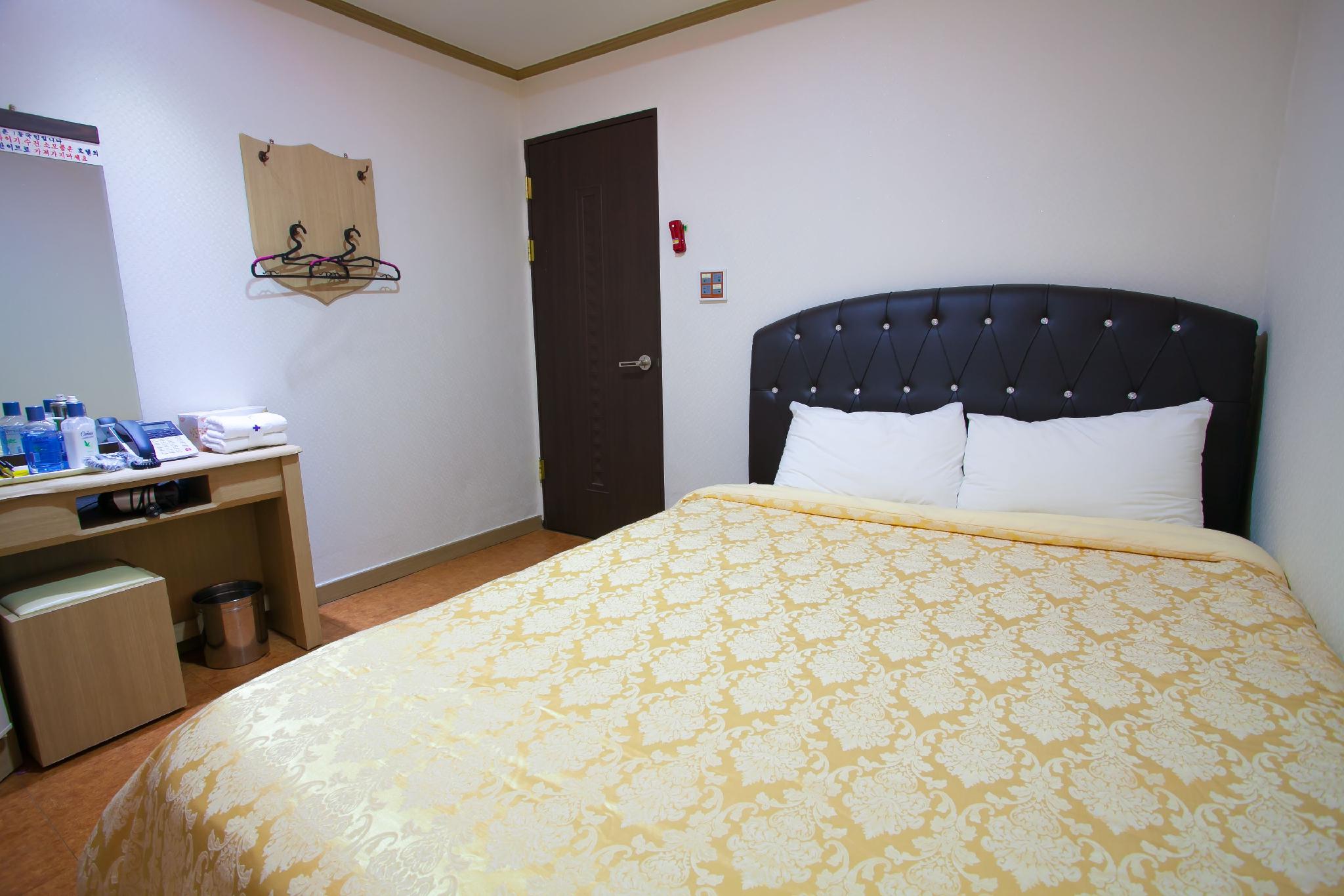 Room, Double Bed