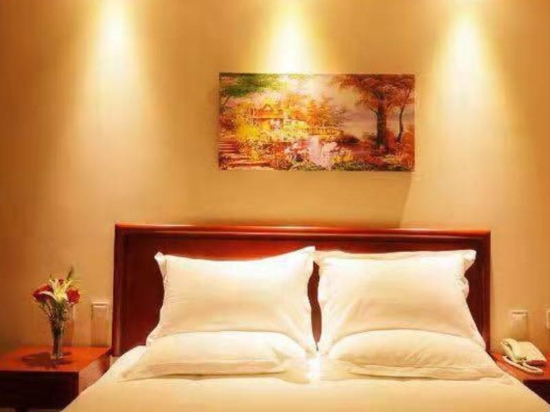 GreenTree Inn Chifeng Linxi Ronglin Homeland Express Hotel 8/15