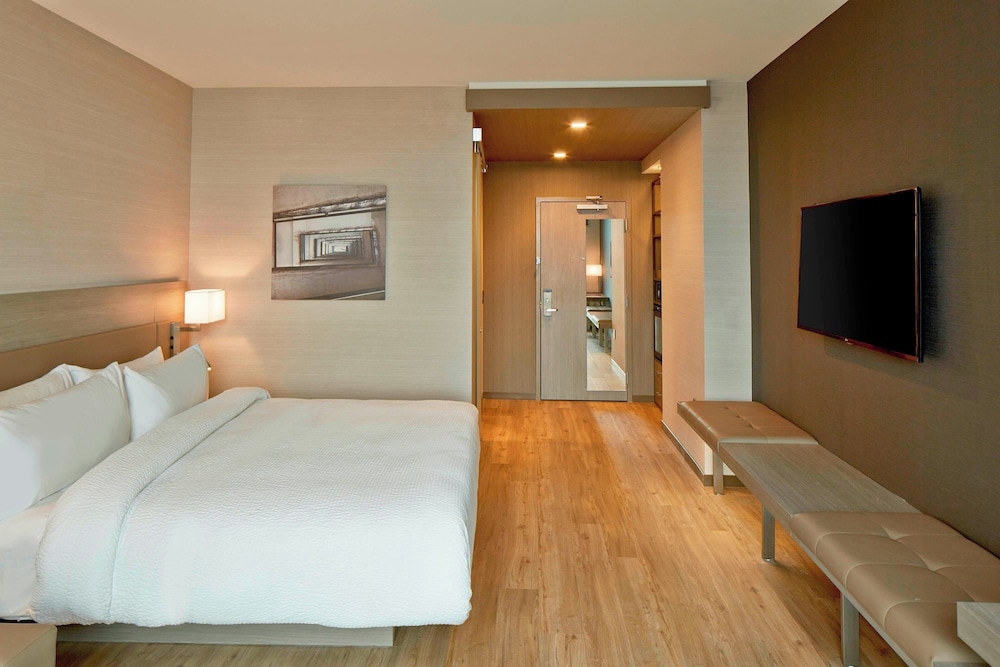 Room, King Bed, Accessible