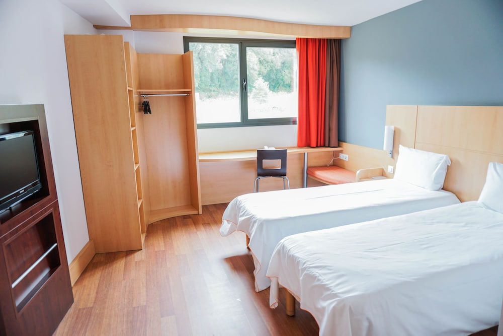 Ibis Girona Costa Brava 19/50