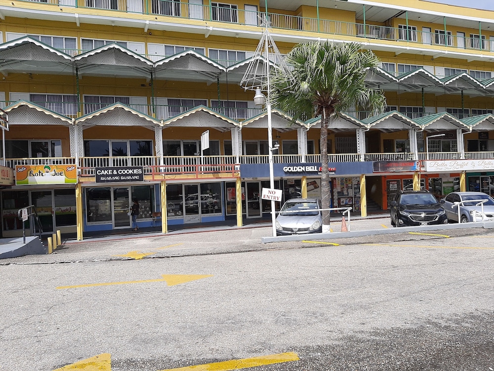 Royal Palm Suite Hotel 3/40