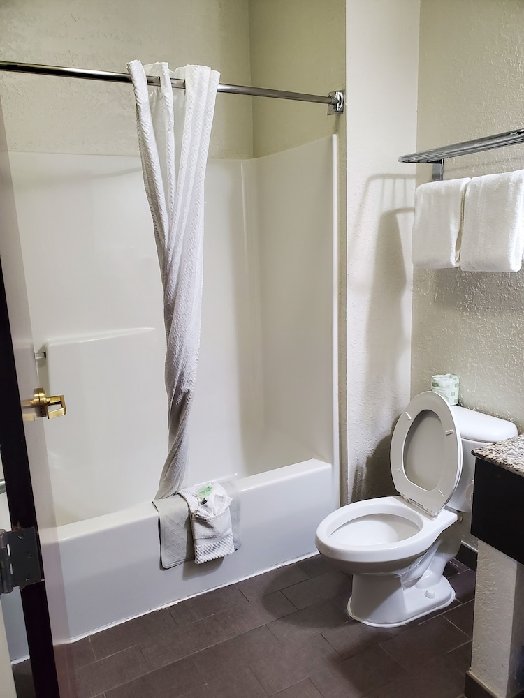 Sleep Inn & Suites Jacksonville Near Camp Lejeune 31/33