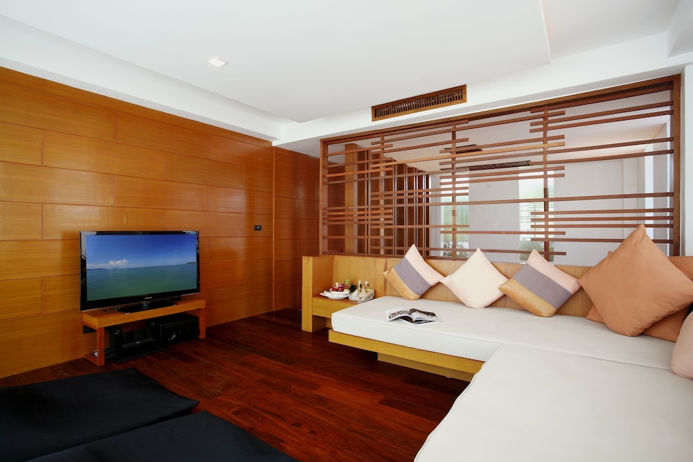La Flora Resort Patong 25/70