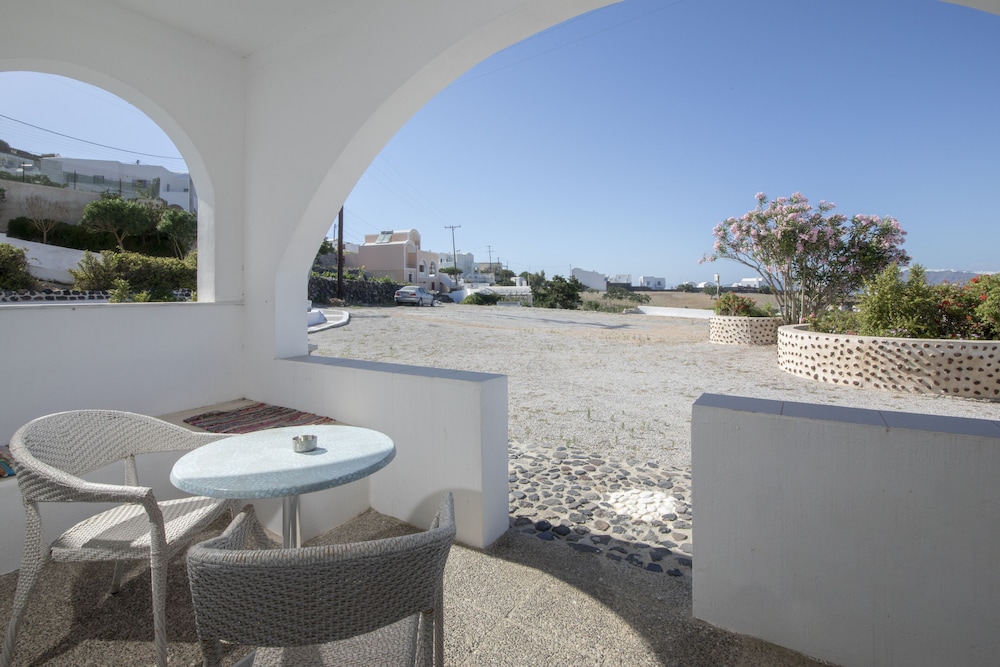 Thira S Dolphin Hotel 44/72
