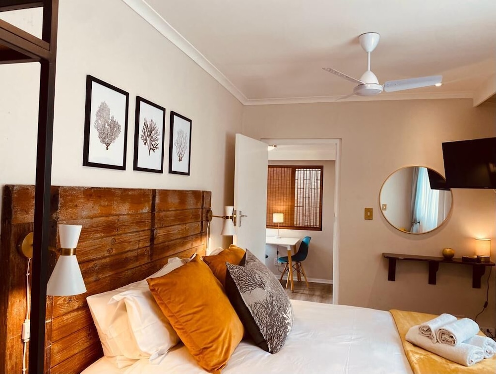 Dolphin Circle Bed and Breakfast 8/50