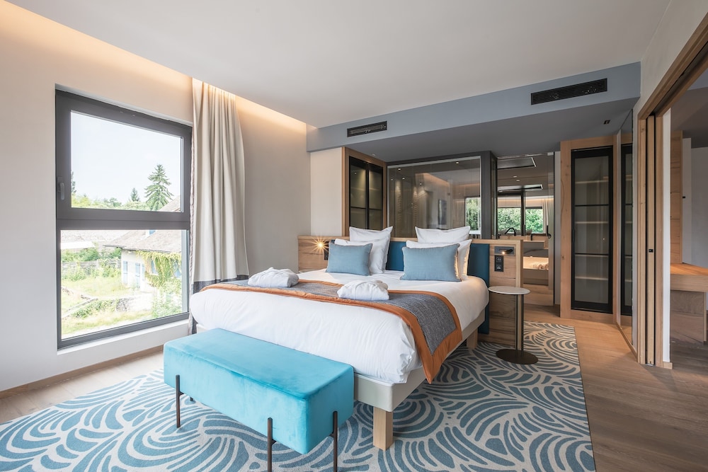 Privilege, Suite, King Bed, Lake Side, Sofa, Terrace