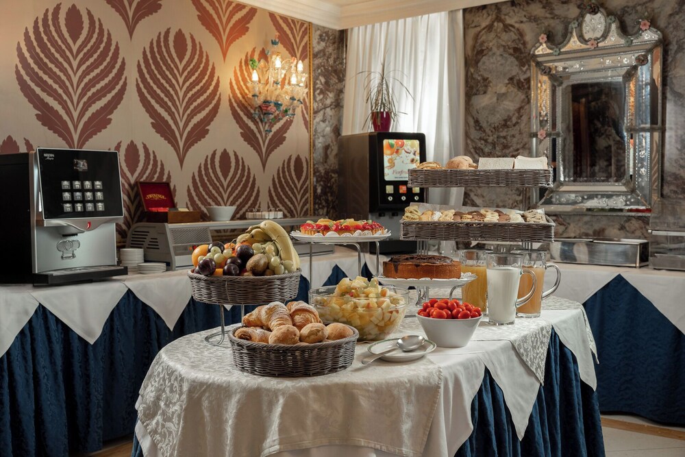 Hotel Montecarlo 33/50