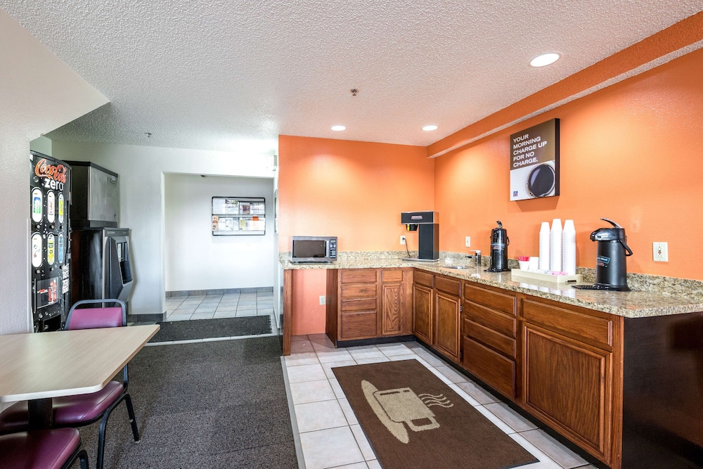 Motel6 Waterloo, IA 10/50