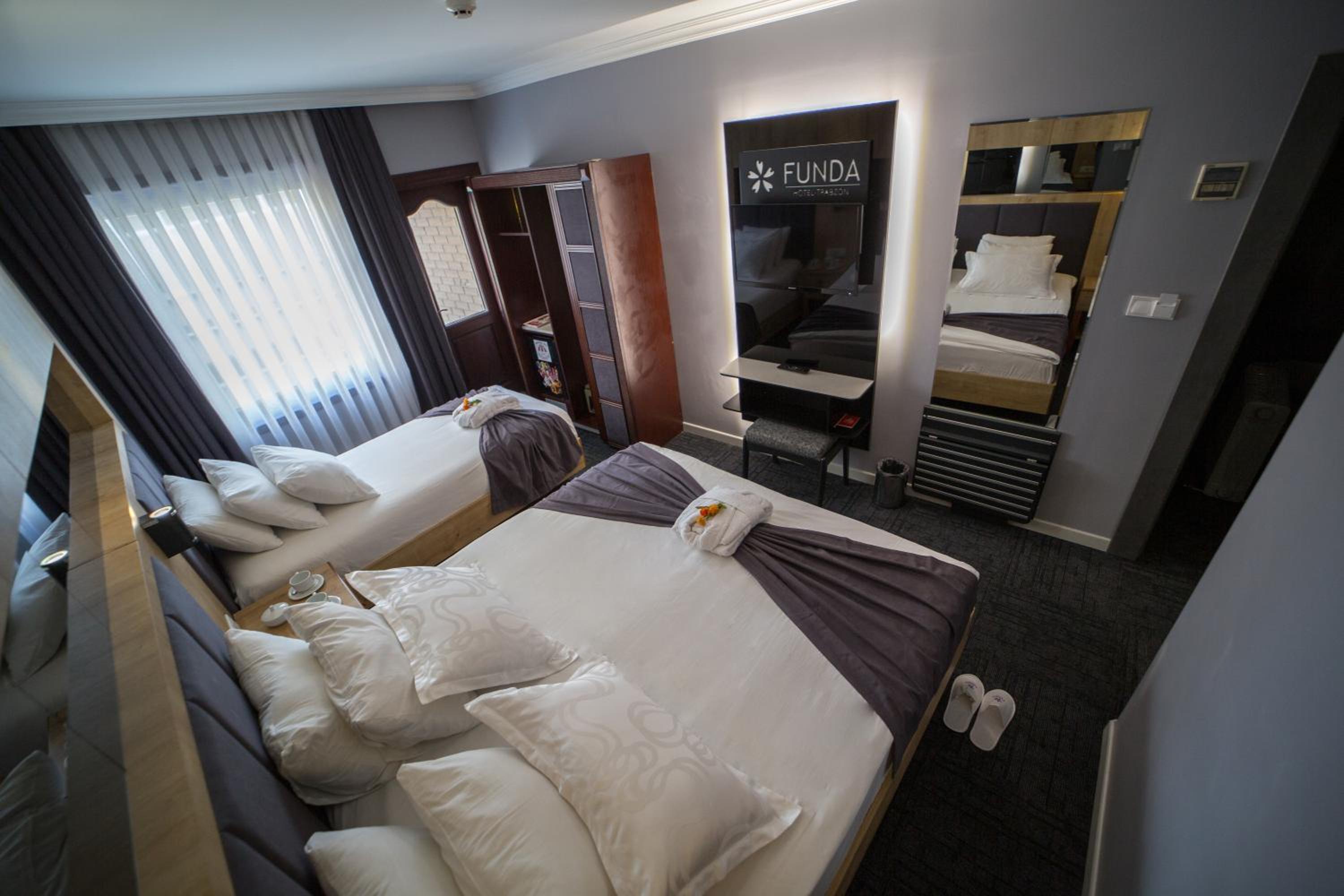 غرفة ثلاثية بإطلالة على المدينة