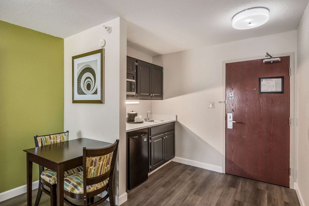Quality Inn & Suites Quincy - Downtown 40/45