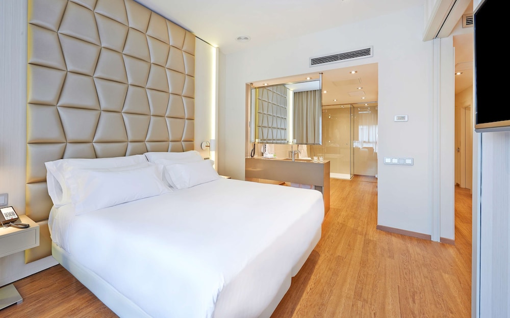 CONNECTING, FAMILY, QUINTUPLE, WITH EXTRA BED