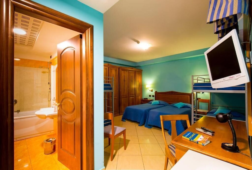 Ulisse Deluxe Hostel 25/42