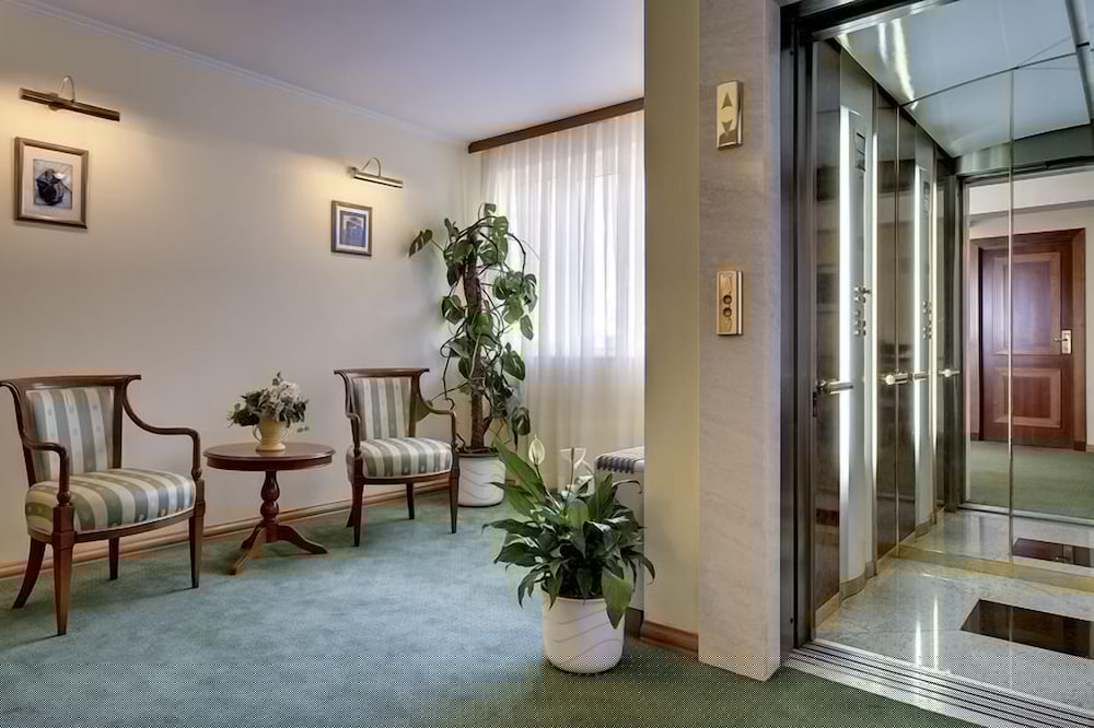 Hotel Laurentum 18/30