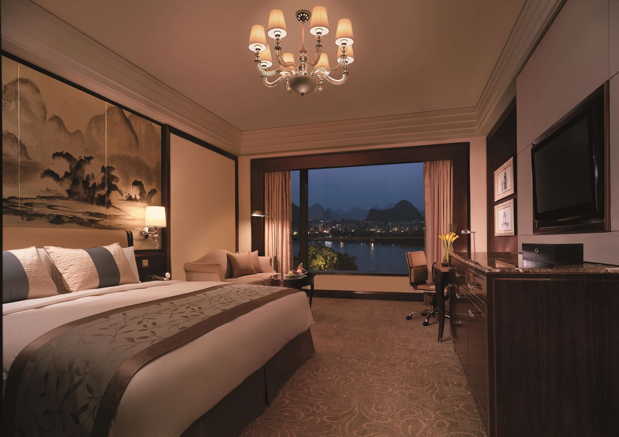 غرفة ديلوكس بسرير كينج بإطلالة على النهر، Shangri La Guilin 2/5