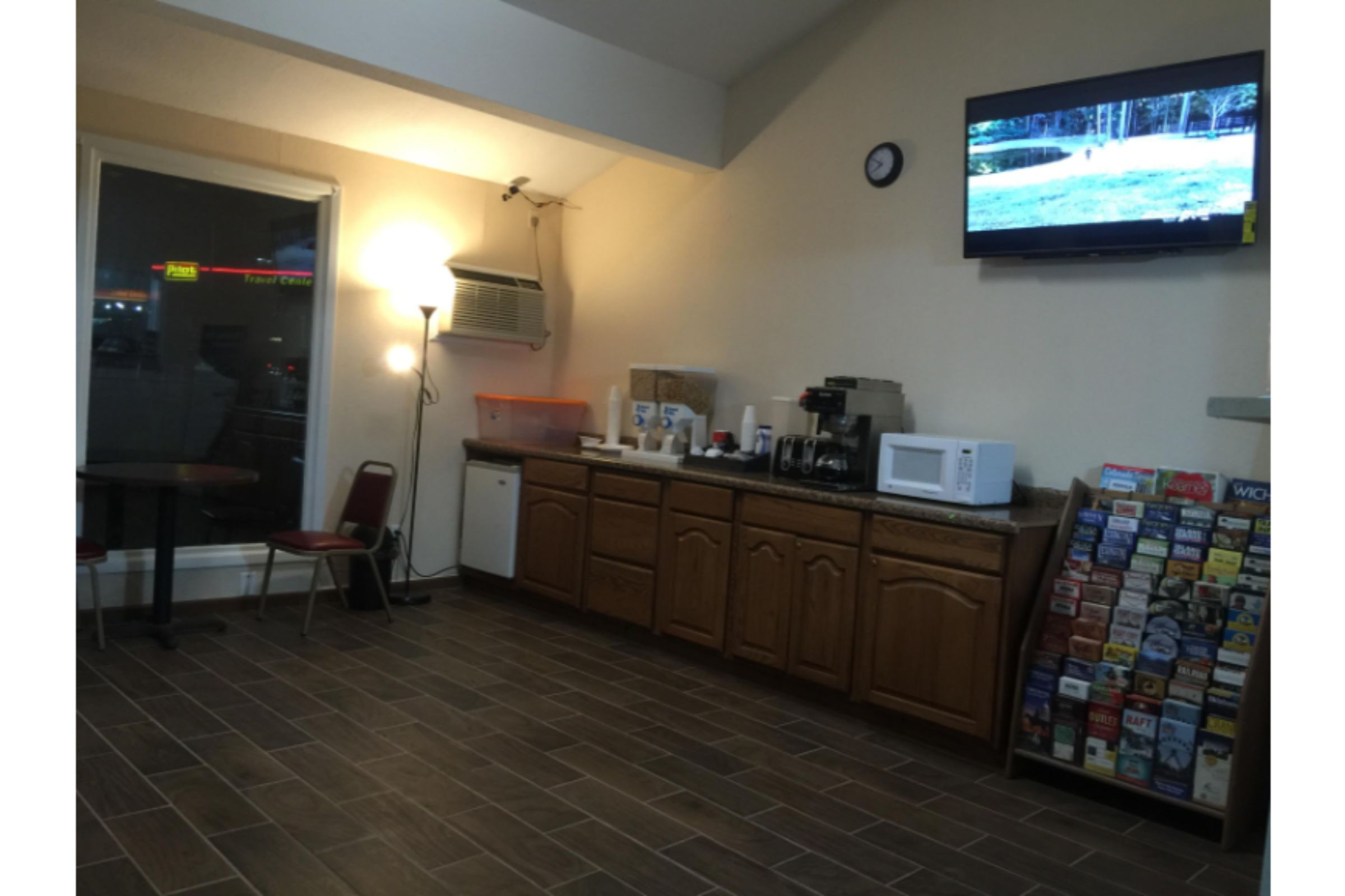 Americas Best Value Inn Elm Creek 7/10