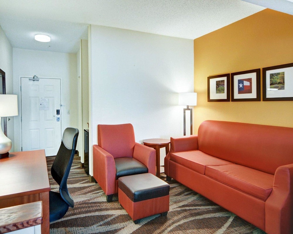 Comfort Suites Longview North 36/55