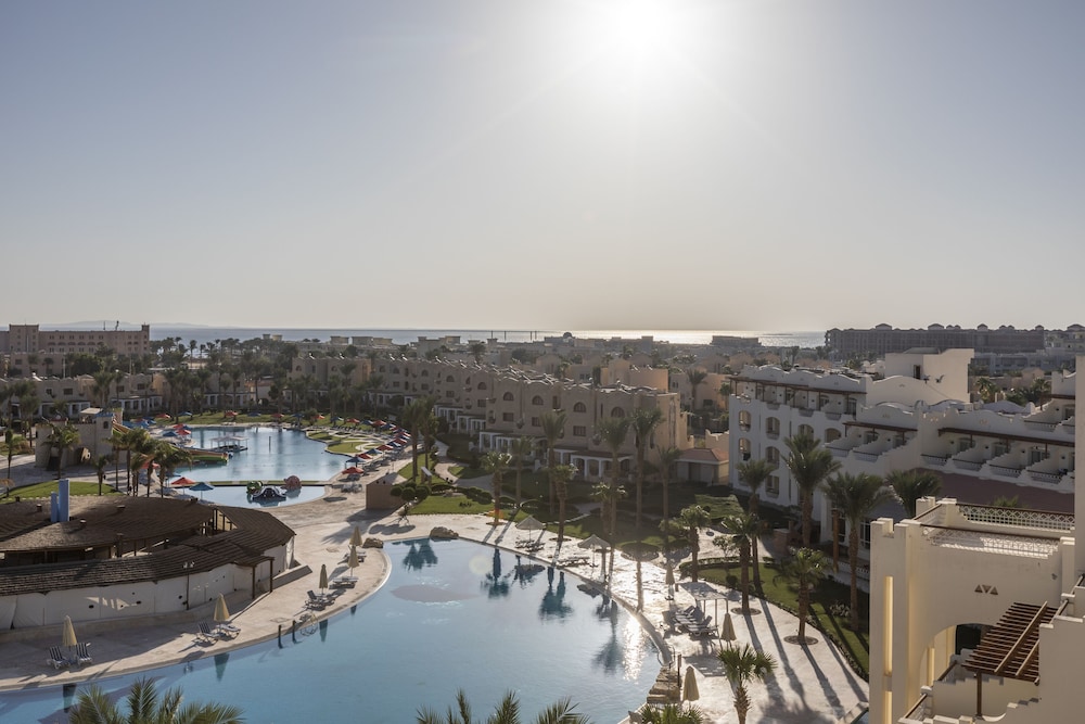 Royal Lagoons Aqua Park Resort And Spa 37/50