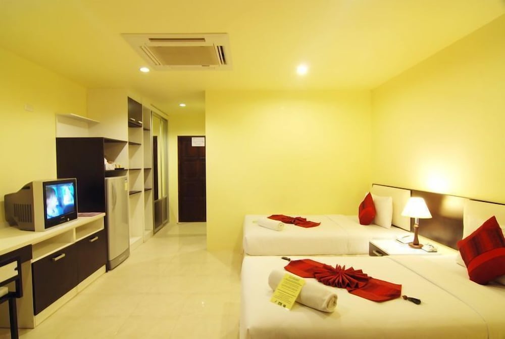 Laem Din Hotel 5/16