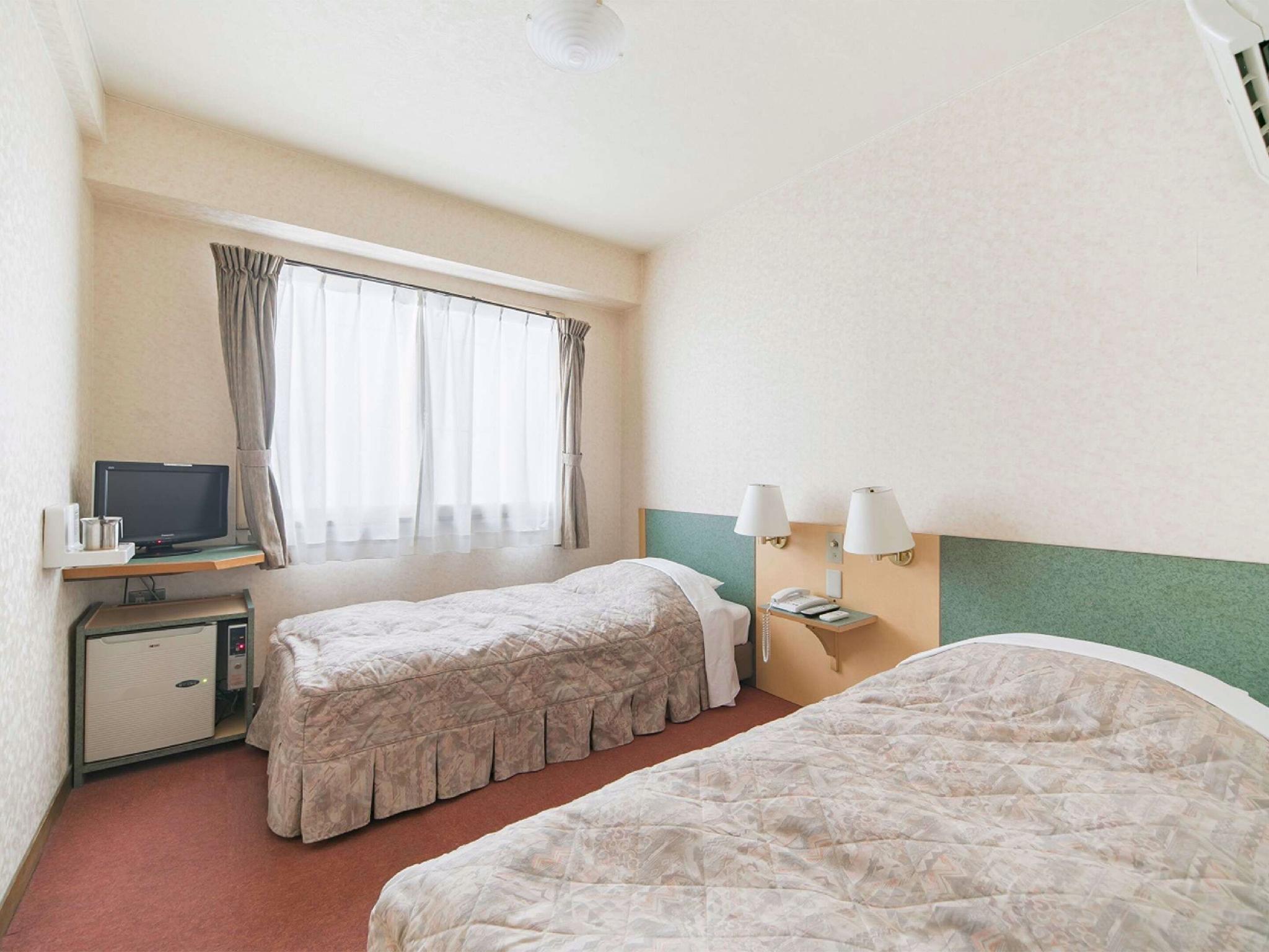 Semi Room, Single Bed, Semi Double Bed, Smoking