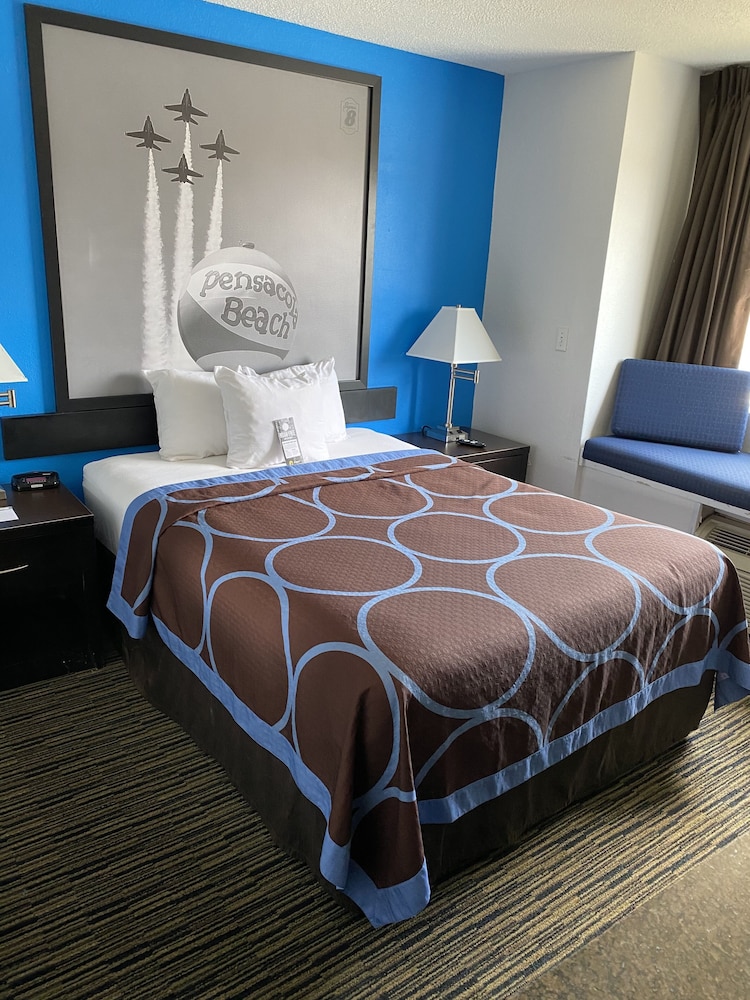 Super 8 By Wyndham Pensacola 25/49