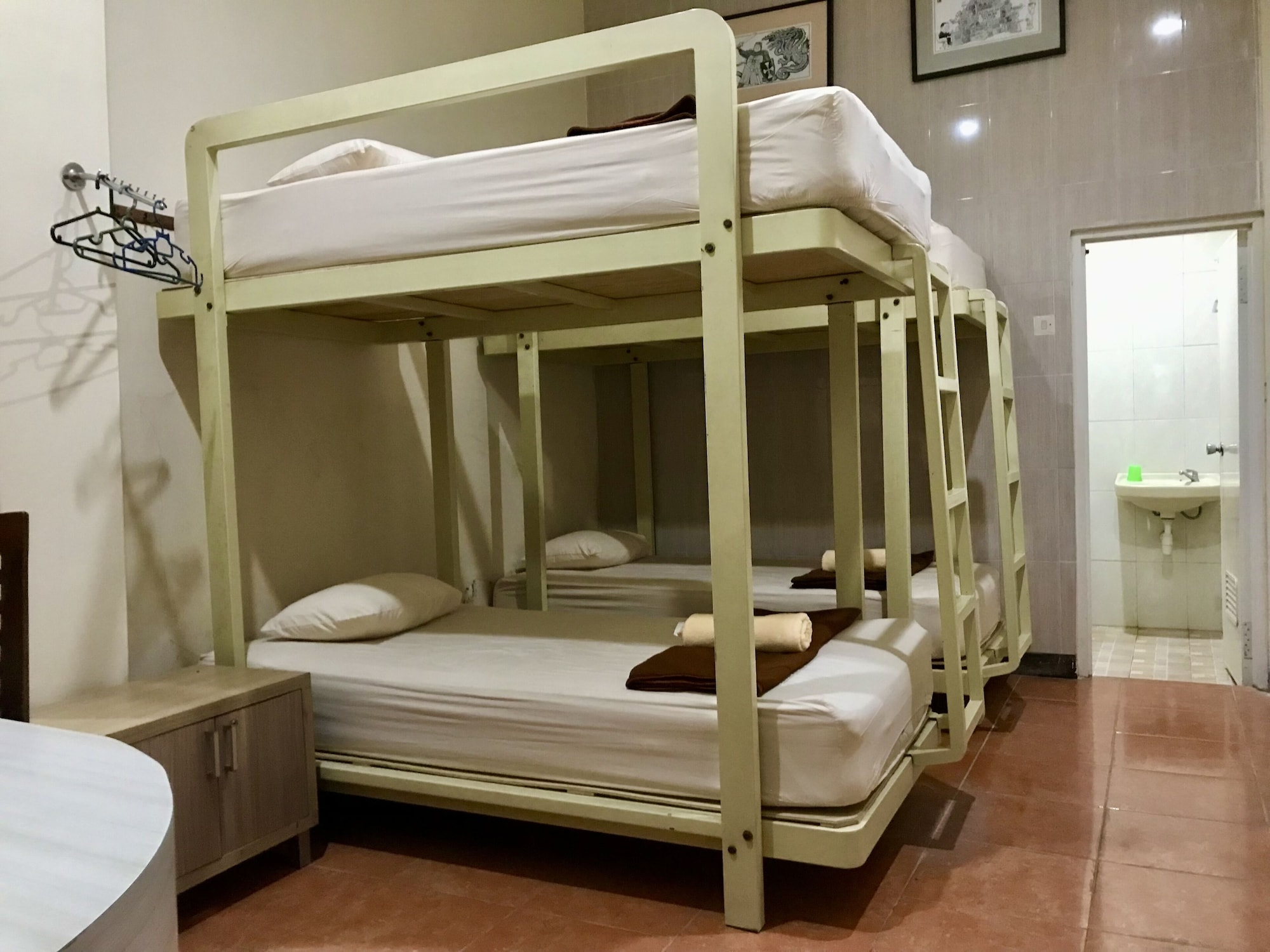 ROOM, QUADRUPLE