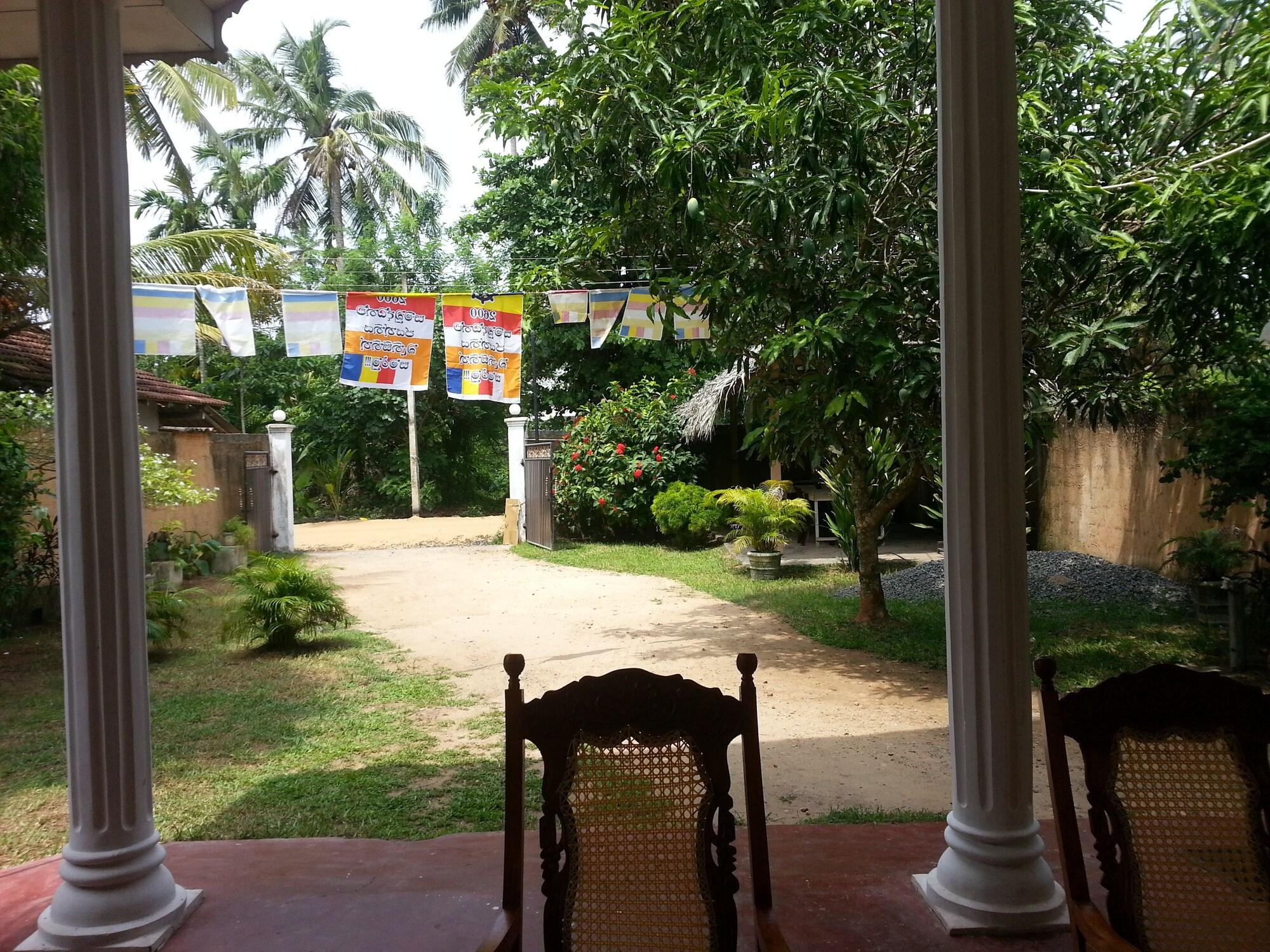 Nishan Surf Inn 10/14