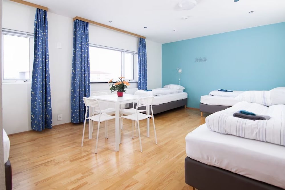 Female Dorm, Female Only