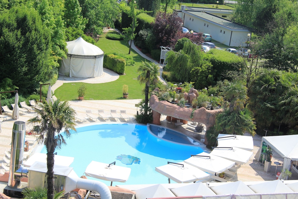 Villa Fiorita Hotel 46/50