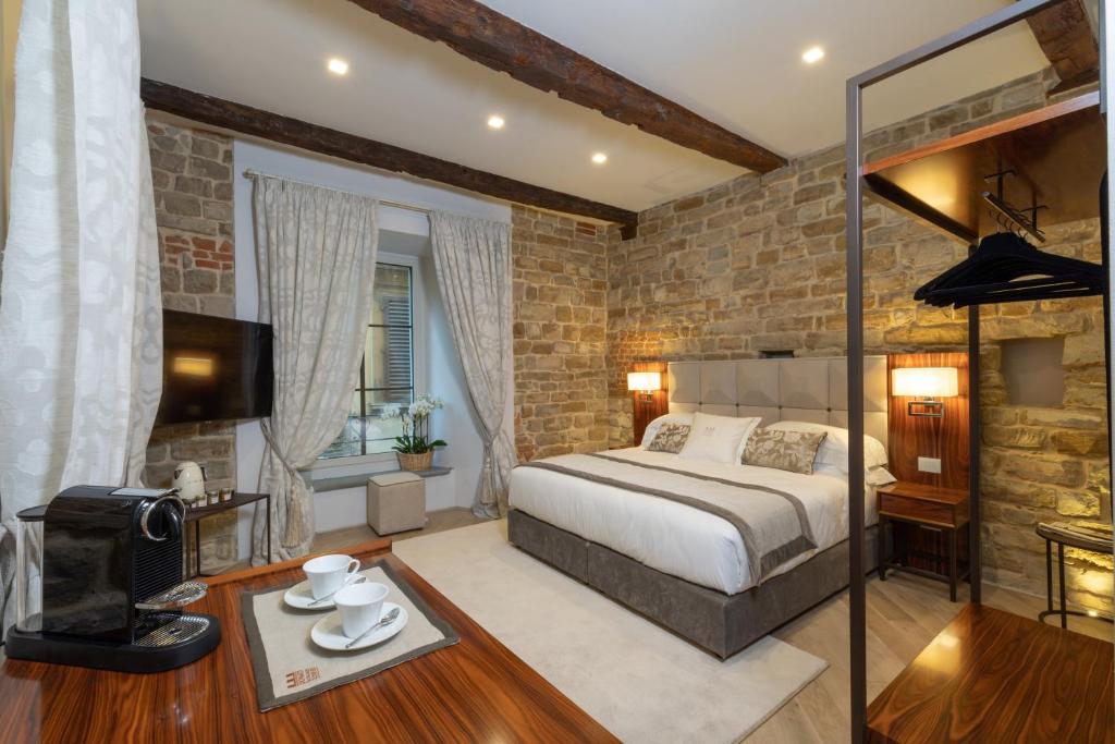 Waterfall, Junior Suite