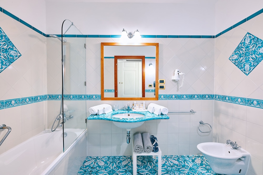 OLEANDRI RESORT 32/81