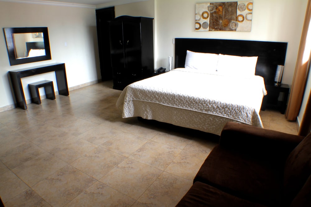 ROOM, KING BED